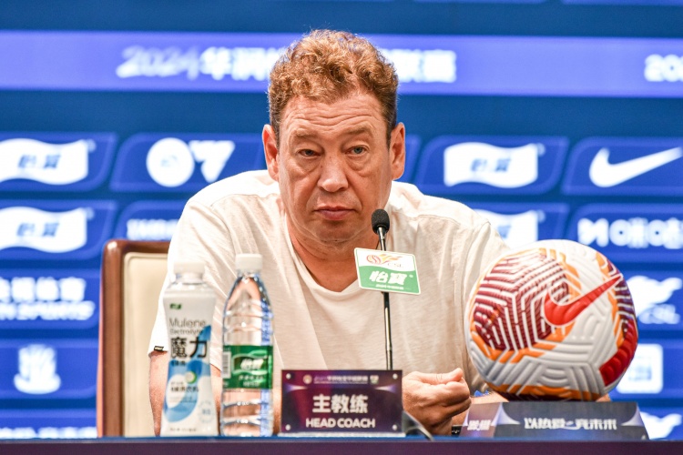 斯卢茨基：米特里策是目前中超最出色外援，1分差距不代表什么
